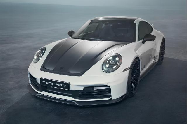 Porsche 911 Carrera 4 GTS T-Hybrid με TECHART Carbon Aero Kit 